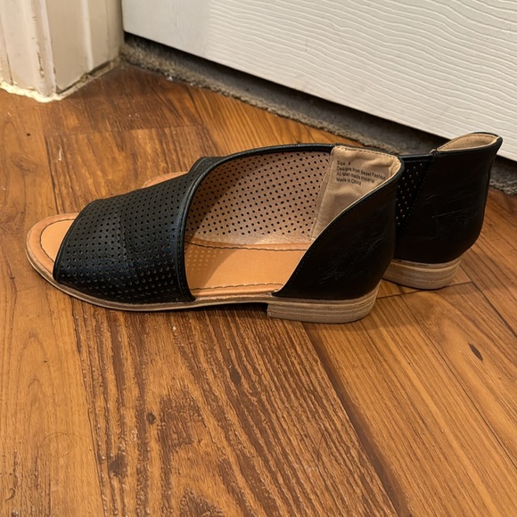 Black and tan Sandel? - Picture 3 of 4